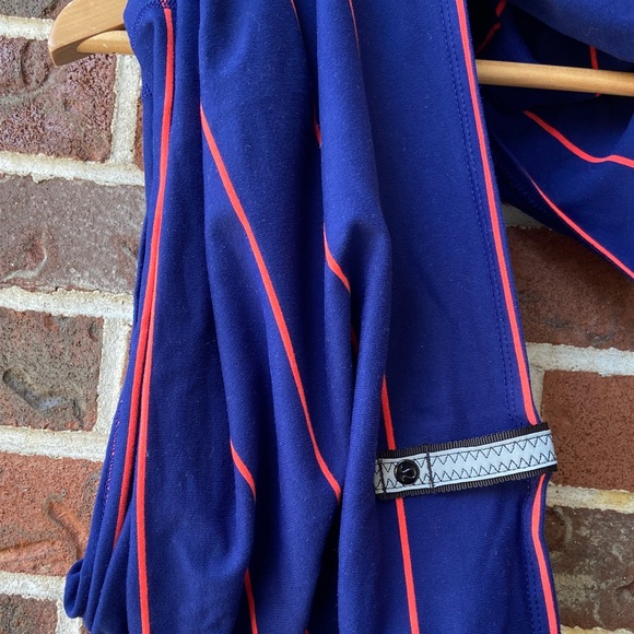 Lululemon Vinyasa Scarf (Rulu)
Sailor Stripe Hero Blue Alarming - Picture 4 of 5